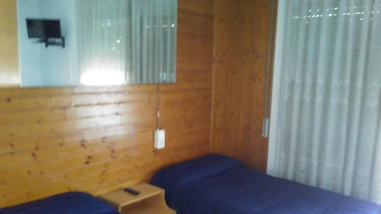 Hostal Porta De Ferro Sant Boi de Llobregat Exteriér fotografie